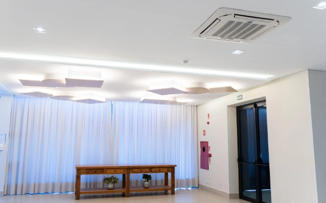 Split Piso-Teto Carrier Xperience com Split Piso-Teto Carrier Xperience sexta imagem de dez
